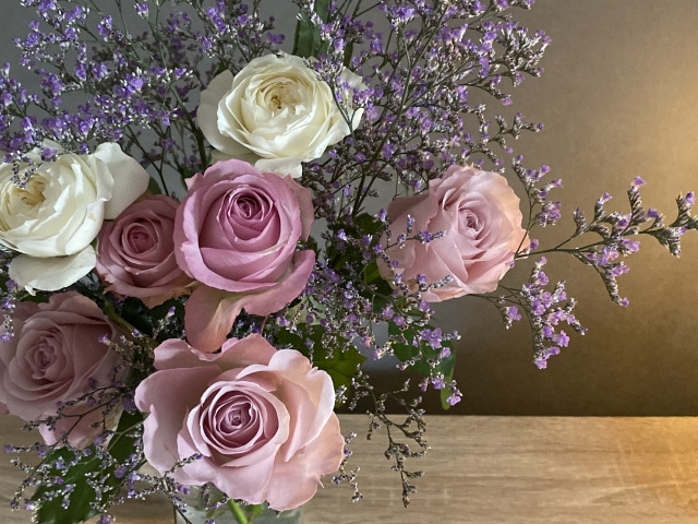 薔薇の花言葉は怖い 注意が必要な色や本数は 紫 ピンクの意味は めりもの深堀りブログ